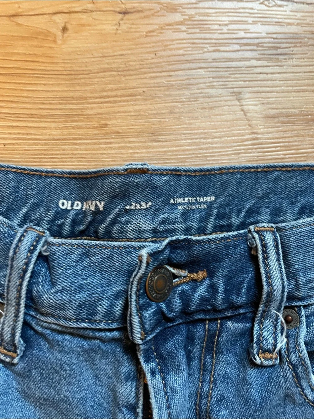 Old Navy Men's Faded Blue Athletic Taper Jeans 32x34 - Picture 2 of 3